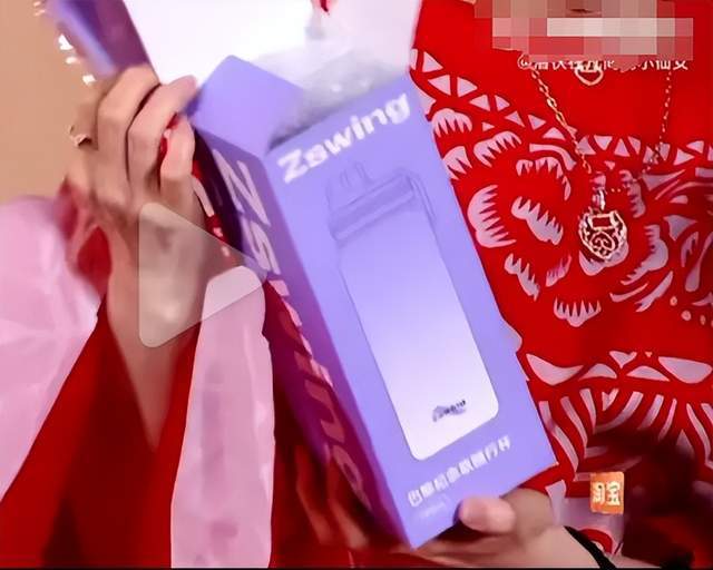 微博之夜送礼又添名场面真心礼物太难得m6米乐app送自己眼罩被208嫌弃(图3)