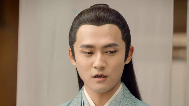 掉后险些没认出来他反差感也太强了米乐m6国色芳华：戴上眼罩帅气摘(图3)