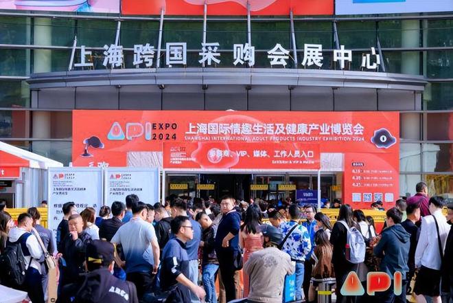 冲上热搜中国最性感的生意被她带火了米乐m6登录入口66岁的“女王”(图6)